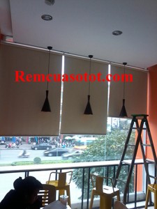 Lắp đặt rèm cuốn cho chuỗi cửa hàng FeelingTea Hà Nôi 1