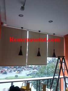 Lắp đặt rèm cuốn cho chuỗi cửa hàng FeelingTea Hà Nôi 2